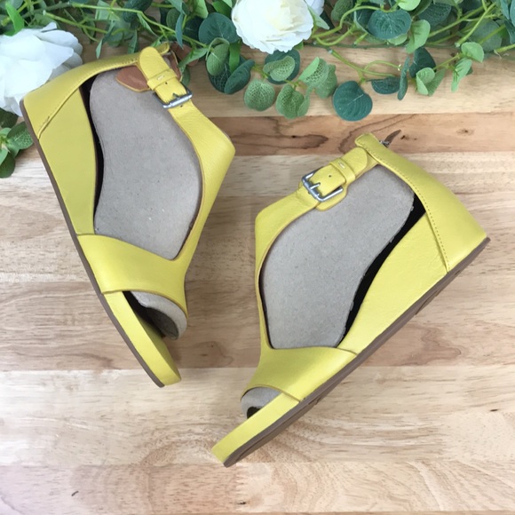 Gentle Souls by Kenneth Cole Yellow Leather Gisele Wedge Sandals 9.5M - Picture 7 of 8